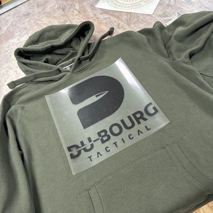 Sweat à capuche floqué pour une série tactique