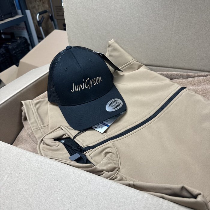 Casquette et polo brodés pour une entreprise de paysage